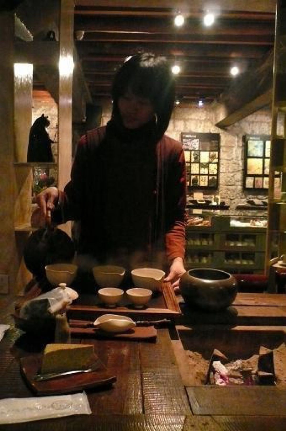 保存2日目

東方美人のお茶と烏龍茶のチーズケーキ。
左上のネコの置物は伝...
