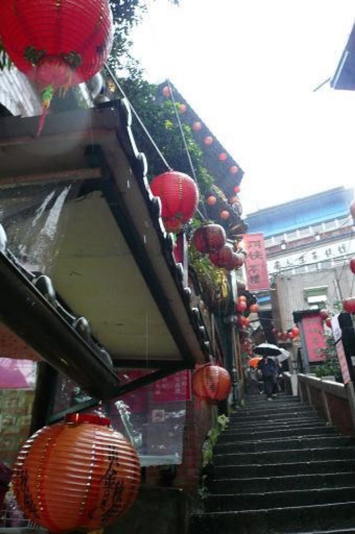 ★2日目

【九份茶坊 】を出て階段を下りていくと【九份阿妹酒館 】が見え...