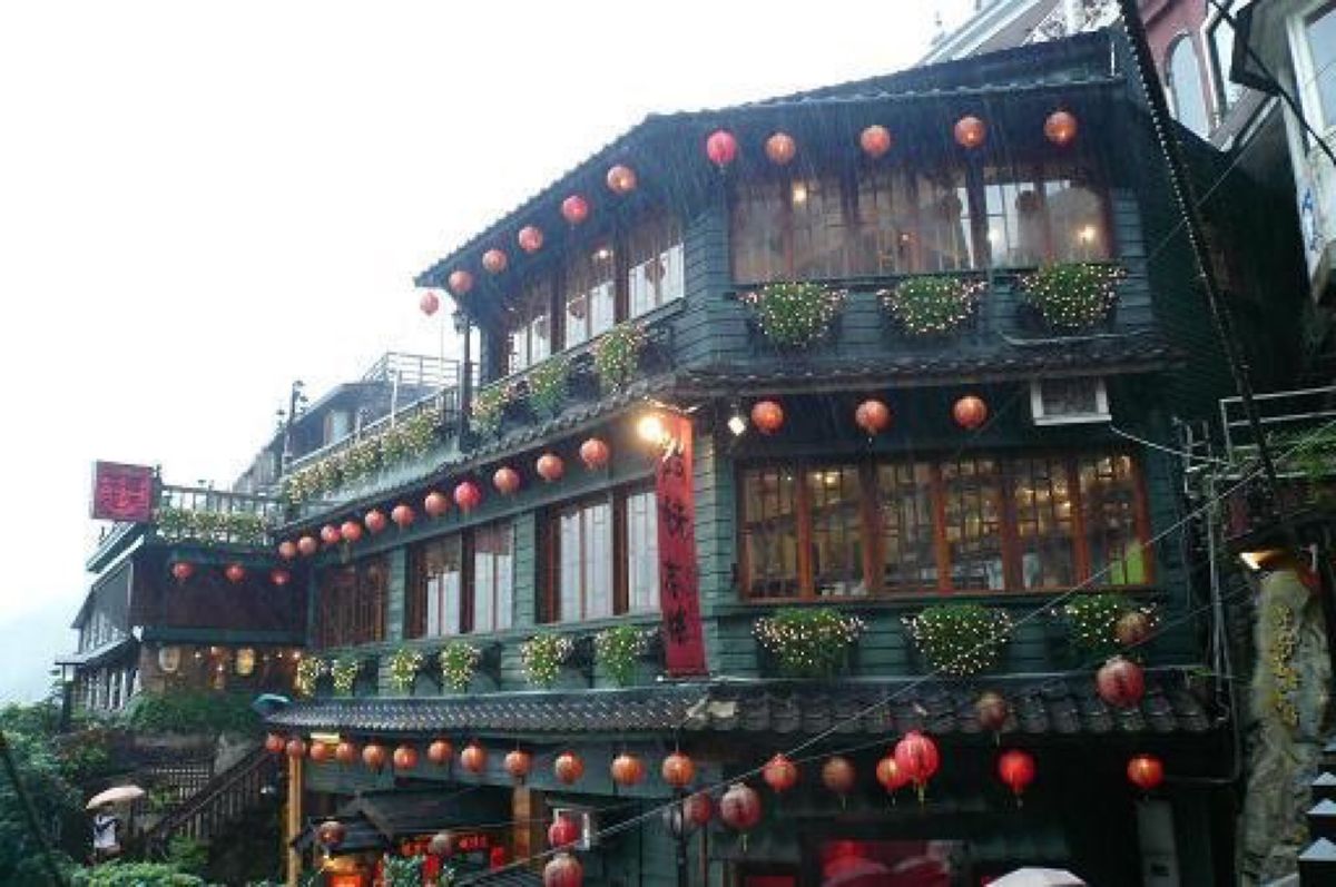 ★2日目

【九份茶坊 】を出て階段を下りていくと【九份阿妹酒館 】が見え...