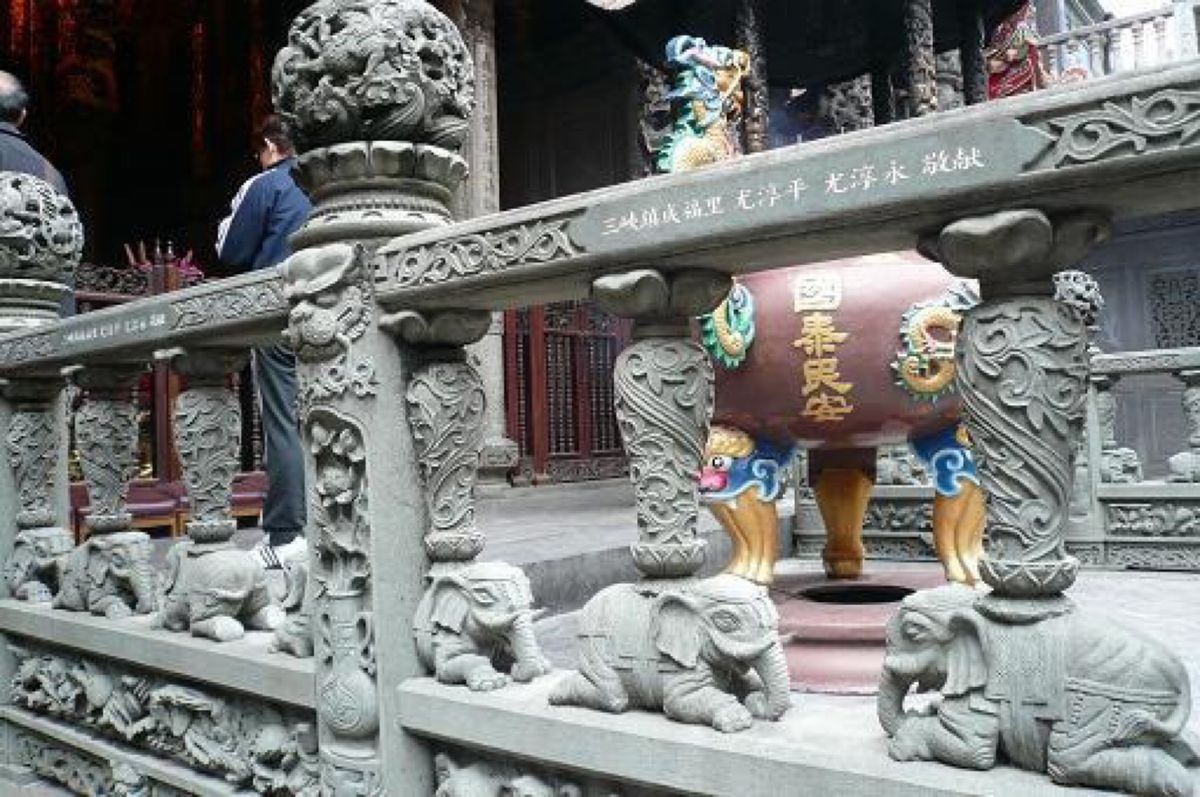 ★2日目

何のお寺かなぁ～。彫刻が素晴らしい。
彫刻は全て一つの石から彫...