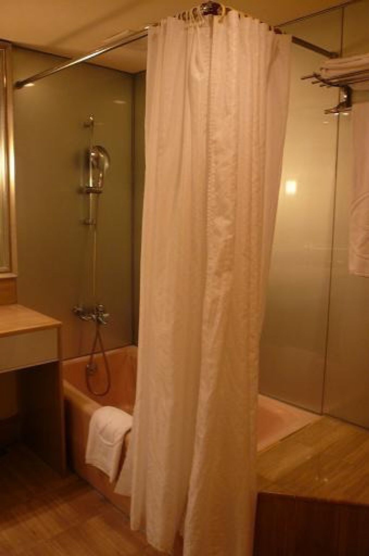 ⭕️目の前が台北駅•シャワー温度良い
　　日本語話せるスタッフ多い

❌古...