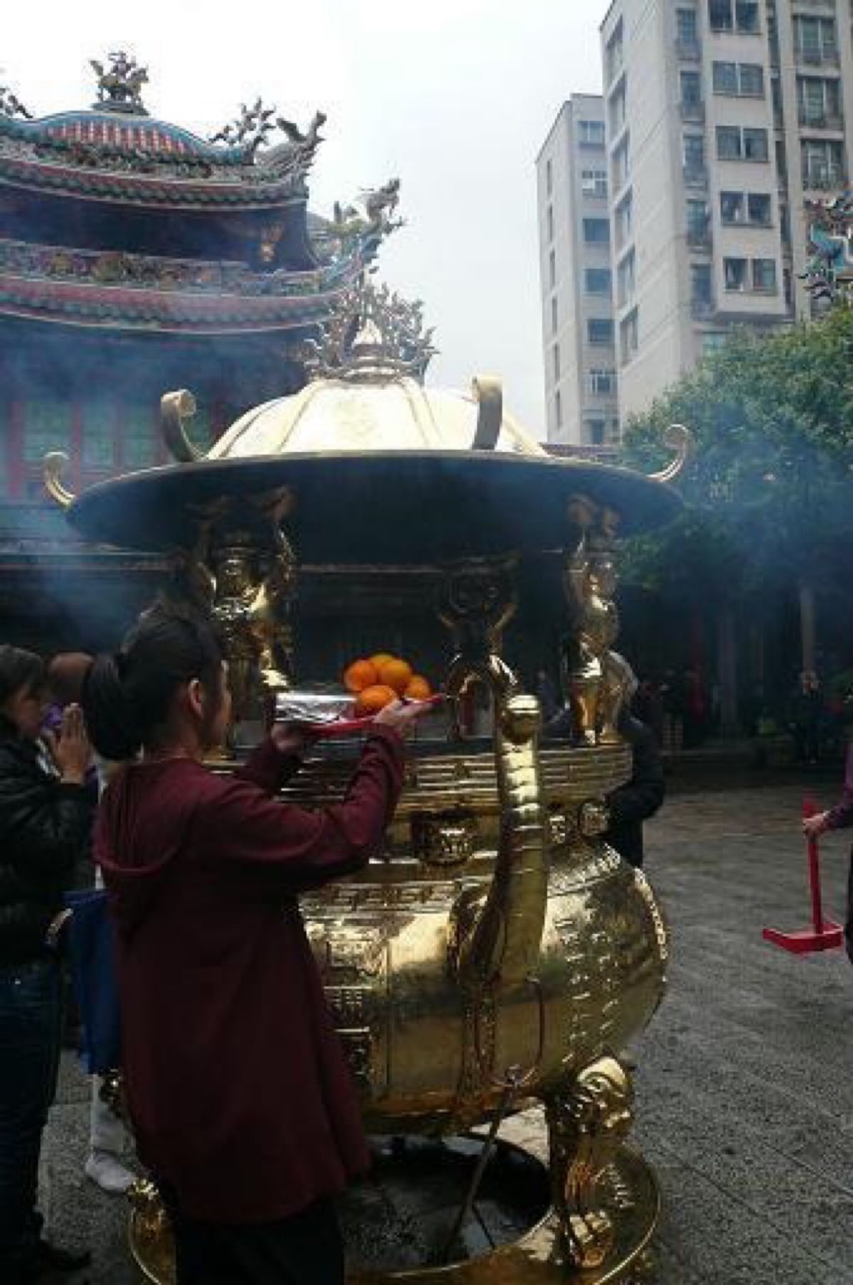 ★3日目

友達が行って見たいと言う【龍山寺 】へ。 
地下鉄で移動です。...