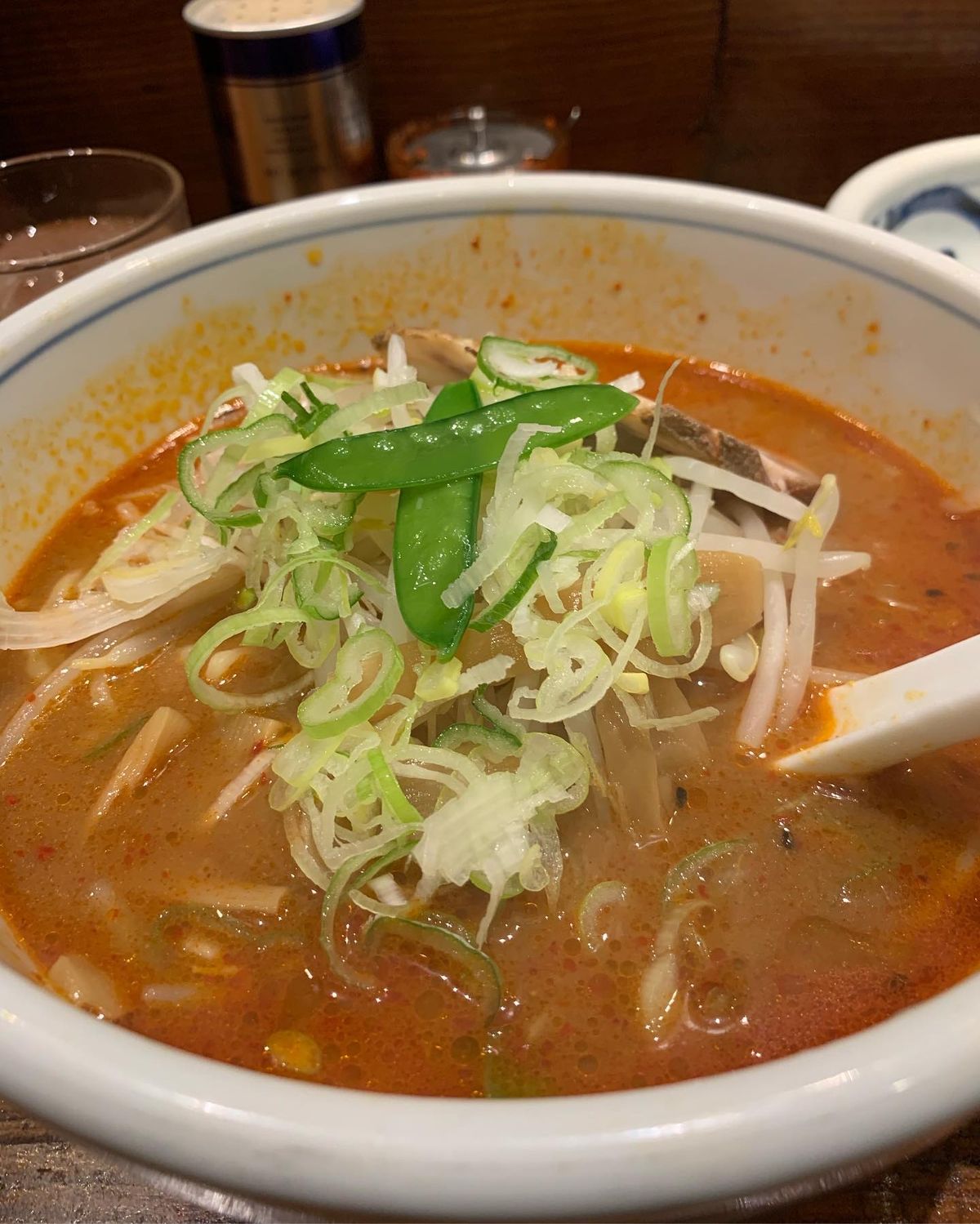 ★1日目

伊丹空港のカードラウンジで充電。

ホテルに荷物を預けて、日本...