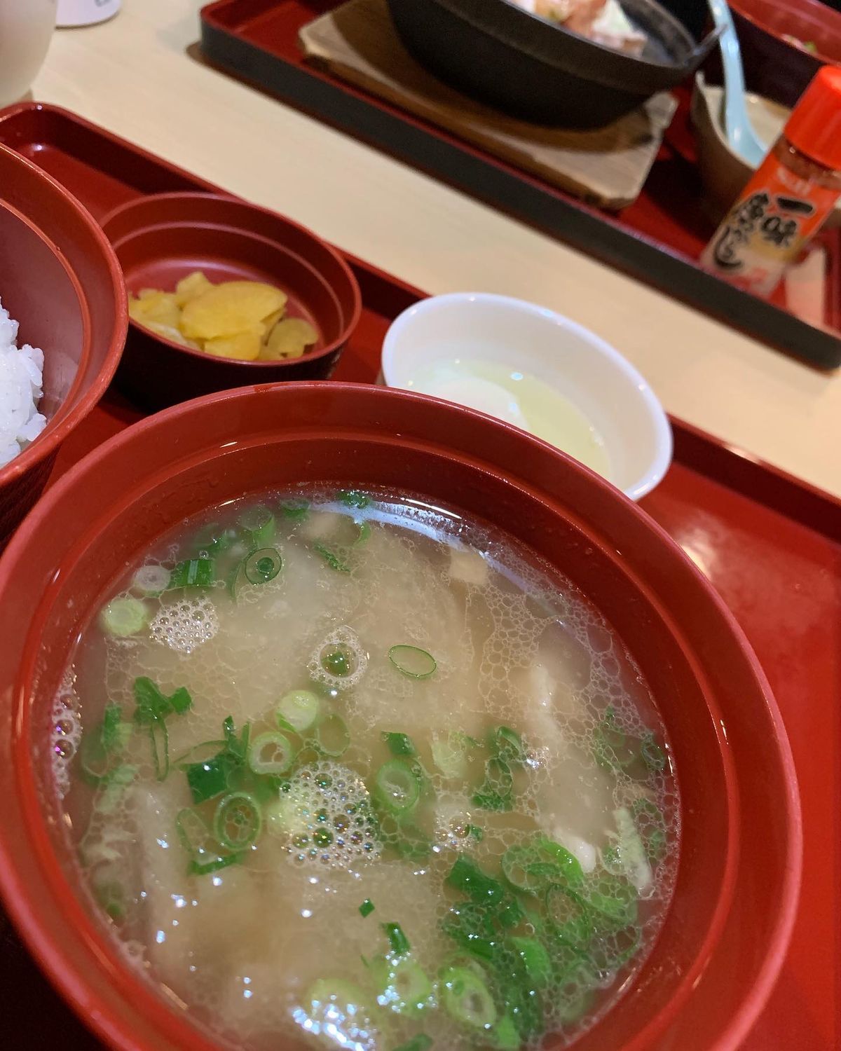 ★2日目〜3日目

夜中1時に、4人でモーニングメニュー😅
豚汁朝食。

...