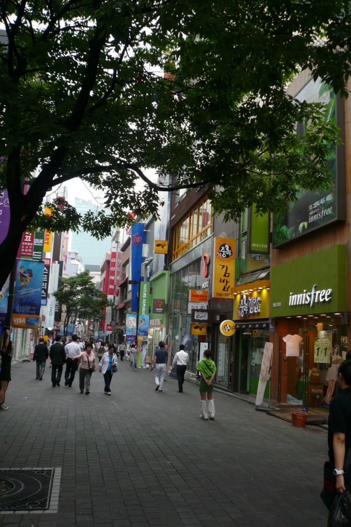 ★2日目

ランチは明洞へ戻って食べます。

前来て美味しかったから、また...