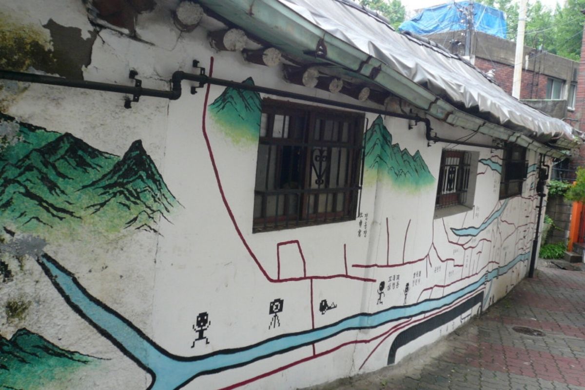 ★2日目

《三清洞》へ。

まずは路地裏の壁画散策。　
無事たどり着ける...