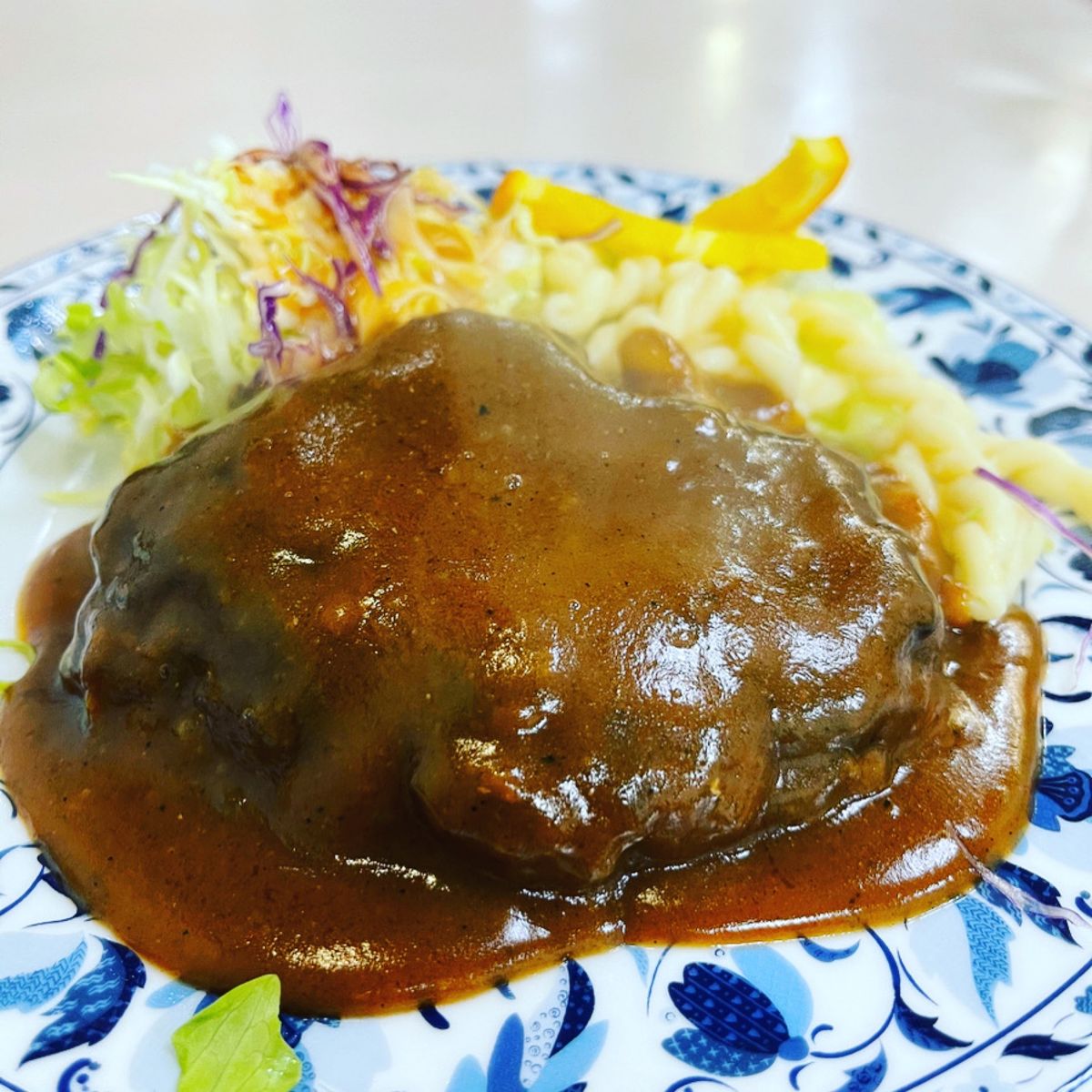 レストラン野咲でハンバーグと海老フライ
二度見するほどお財布に優しい価格帯でした