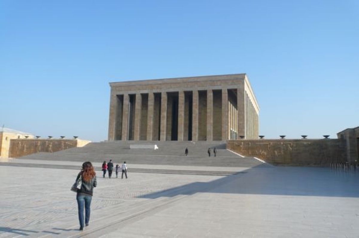 ★6日目

アタチュルク廟へ。
トルコの建国の父と言われた人が眠ってるとの...