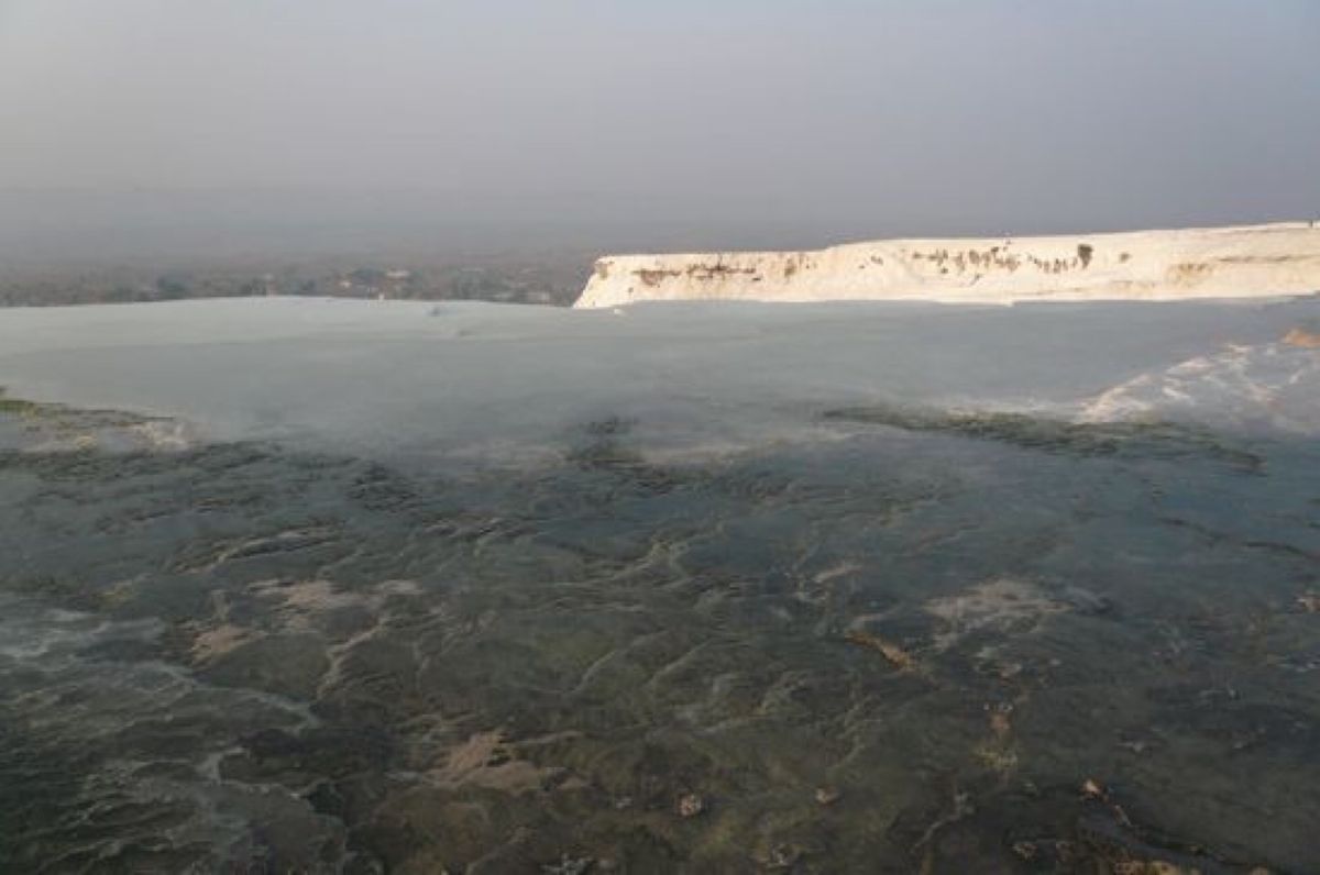 ★4日目

４日目はトルコで行きたかったパムッカレへ。

お～白い❣️ガイ...
