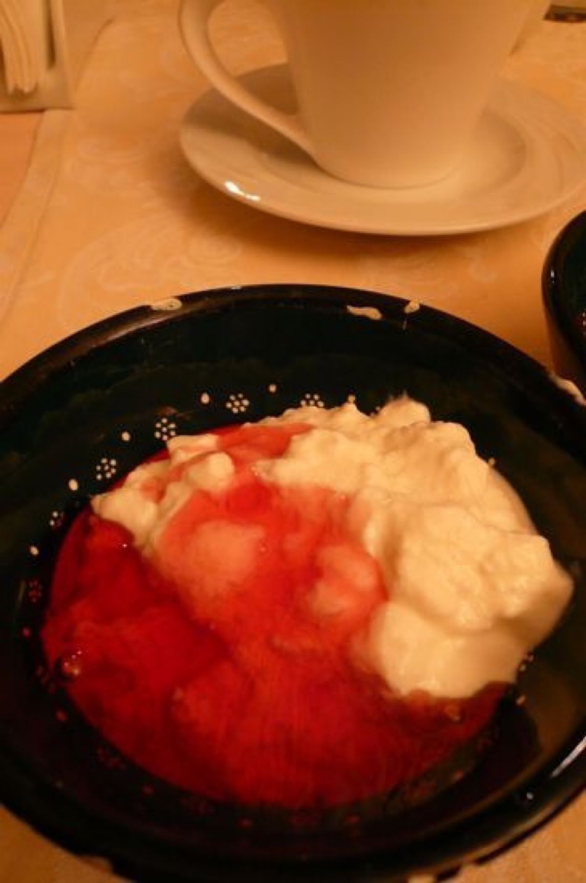 ★5日目

朝食。

やっぱりトルコのヨーグルト美味しい。　
お代わりしち...