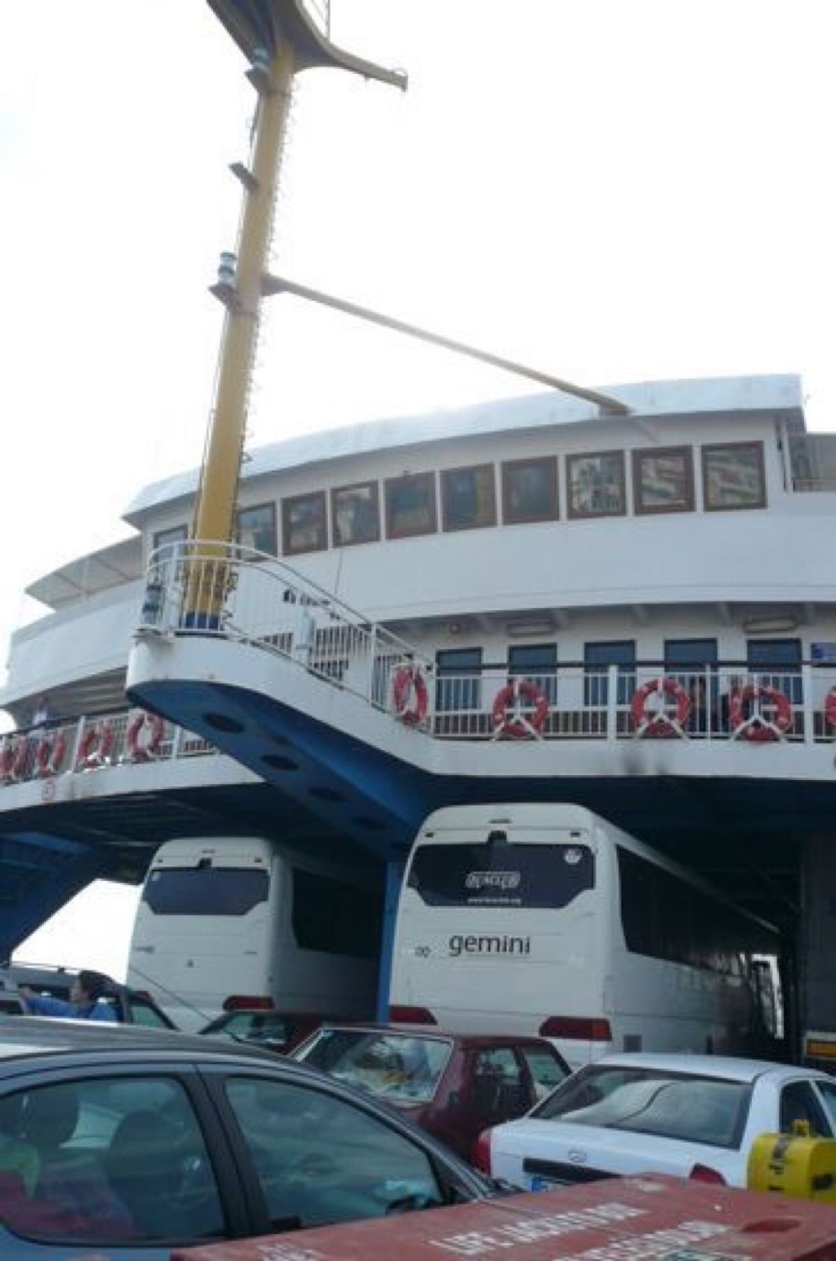 ★2日目

ランチ後は、ダーダネルス海峡をフェリーで渡ります。
乗ってる時...