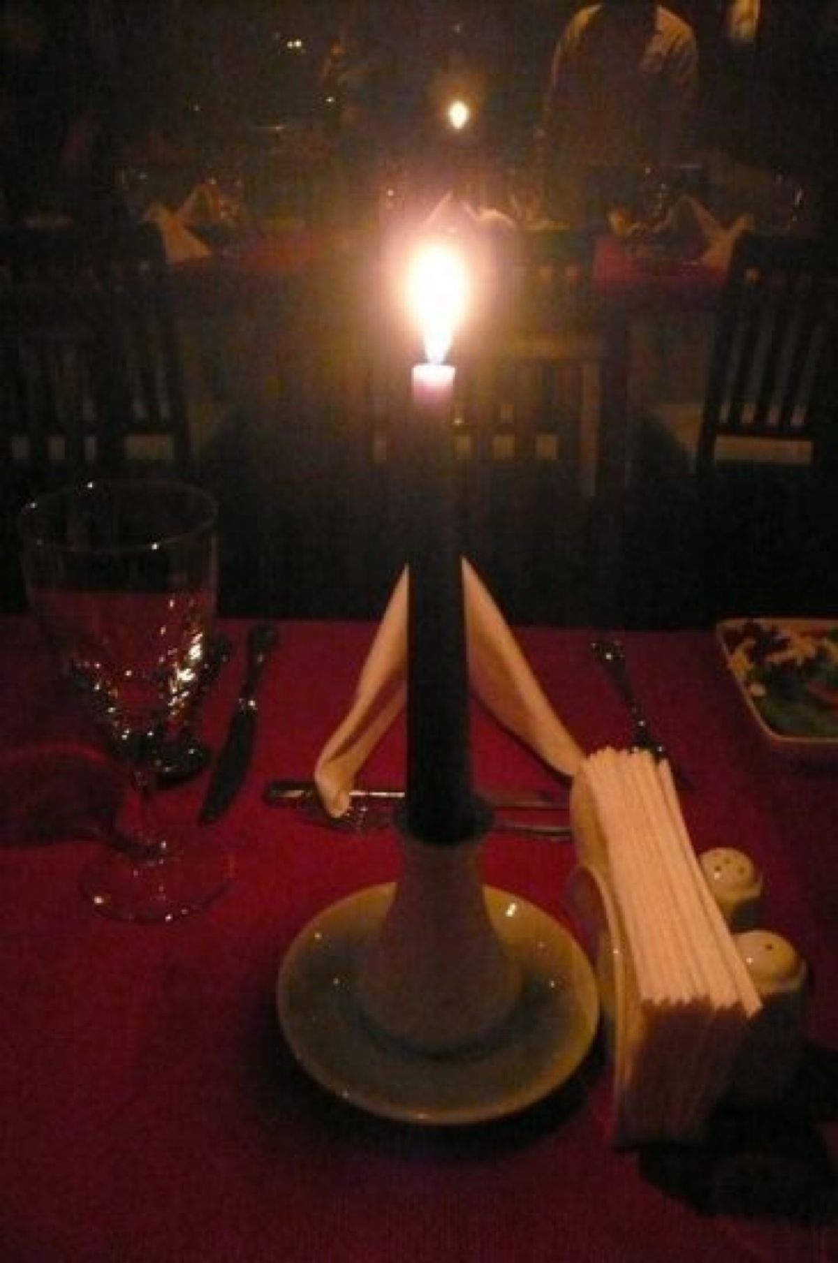 ★6日目

ホテルの最上階で夕食です。暗～い。

何故ならば外の景色を見る...