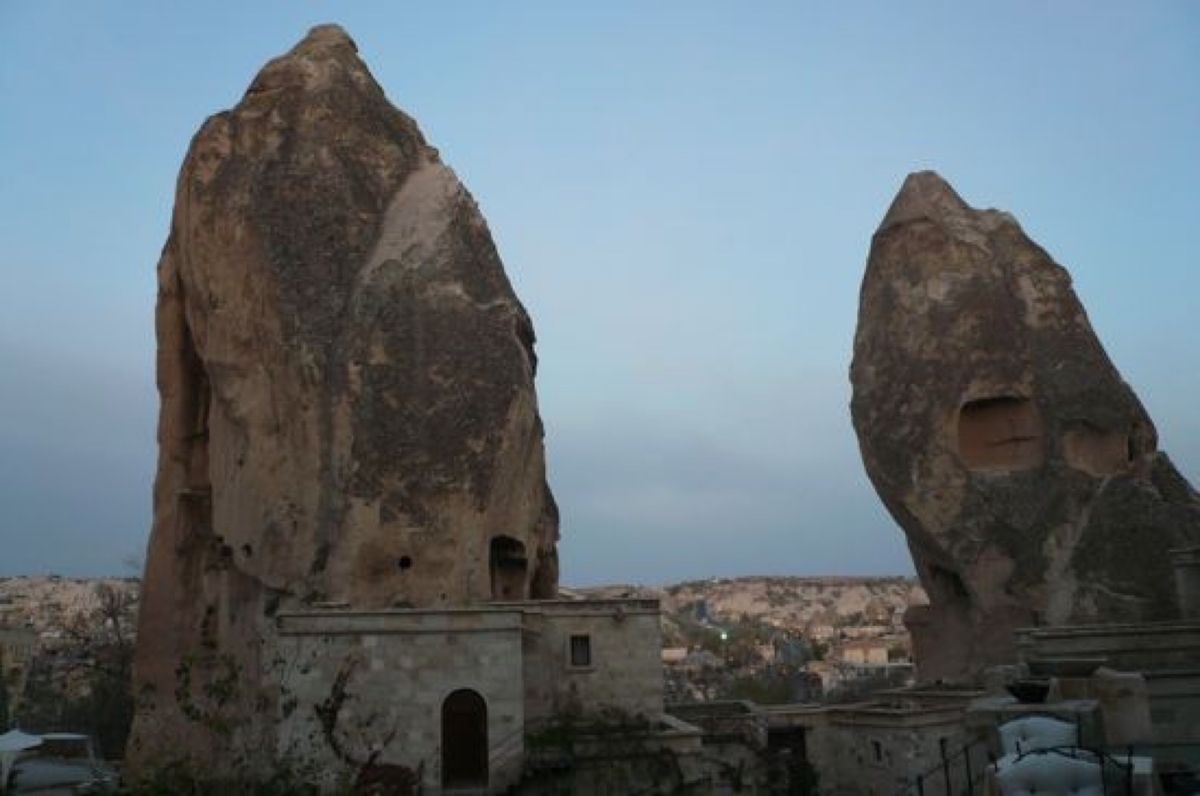 ★5日目

５日目の朝です。まずは朝食前にホテルの散策。

夜に着いたから...
