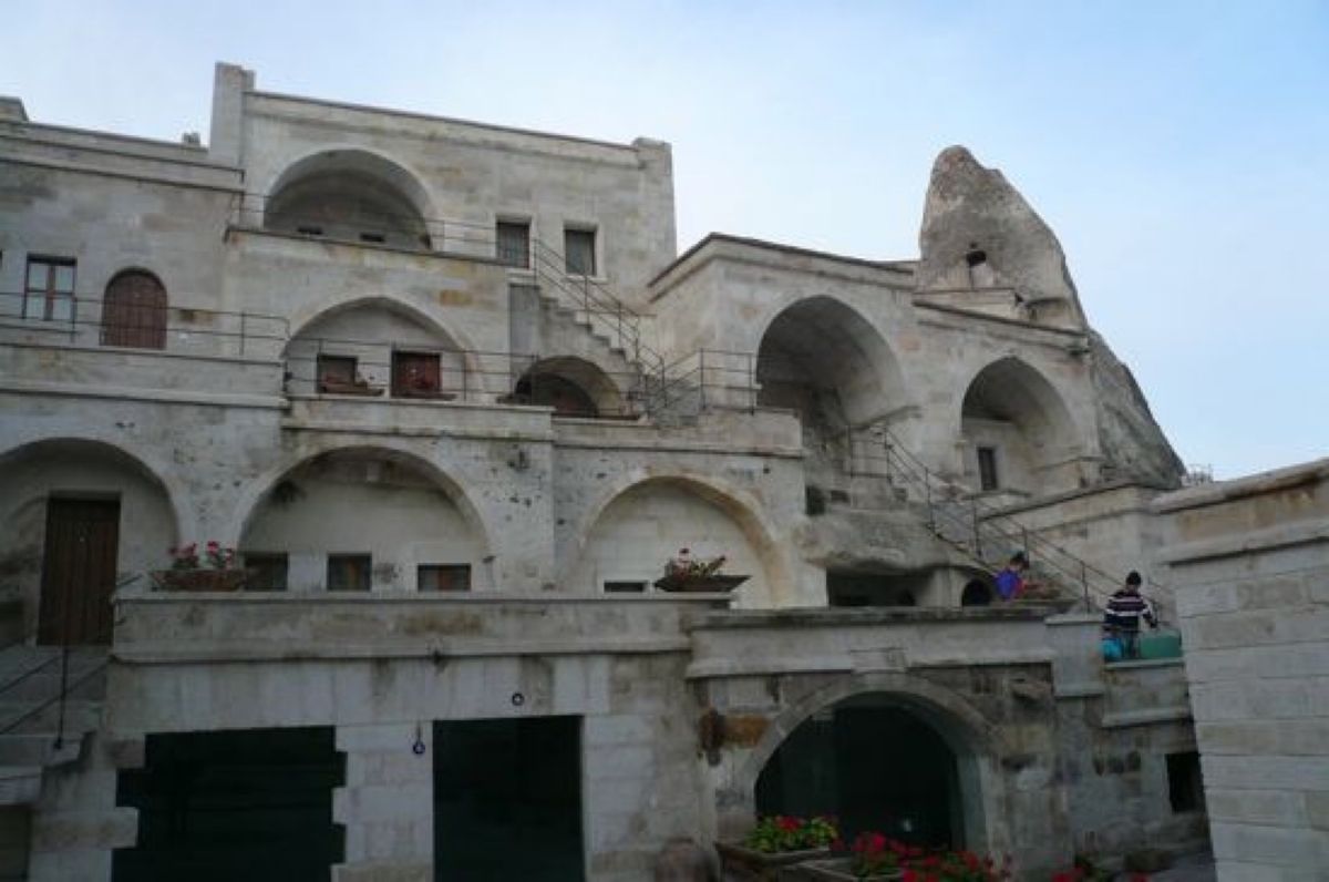 ★5日目

５日目の朝です。まずは朝食前にホテルの散策。

夜に着いたから...