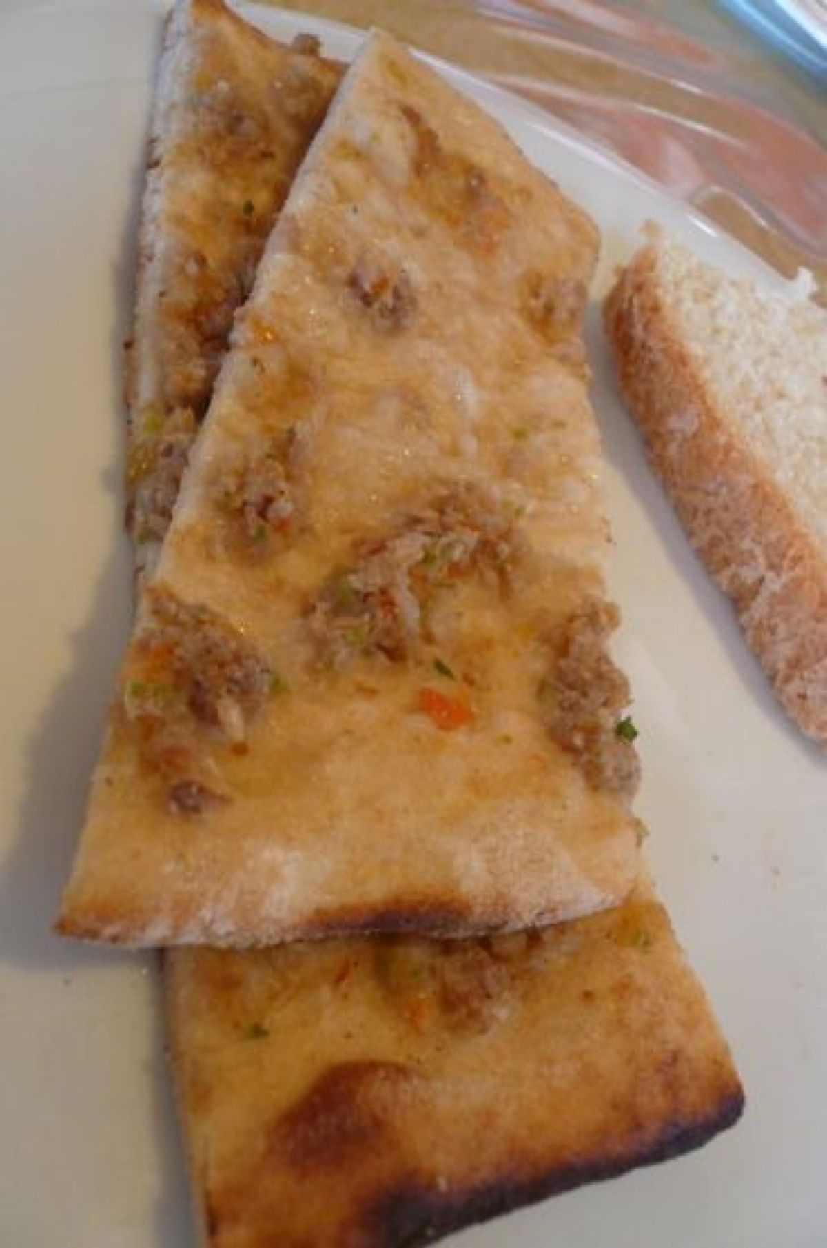 ★4日目

ランチ。

トルコ風ピザ🍕ダウン具少ない⤵️

そしてデザート...