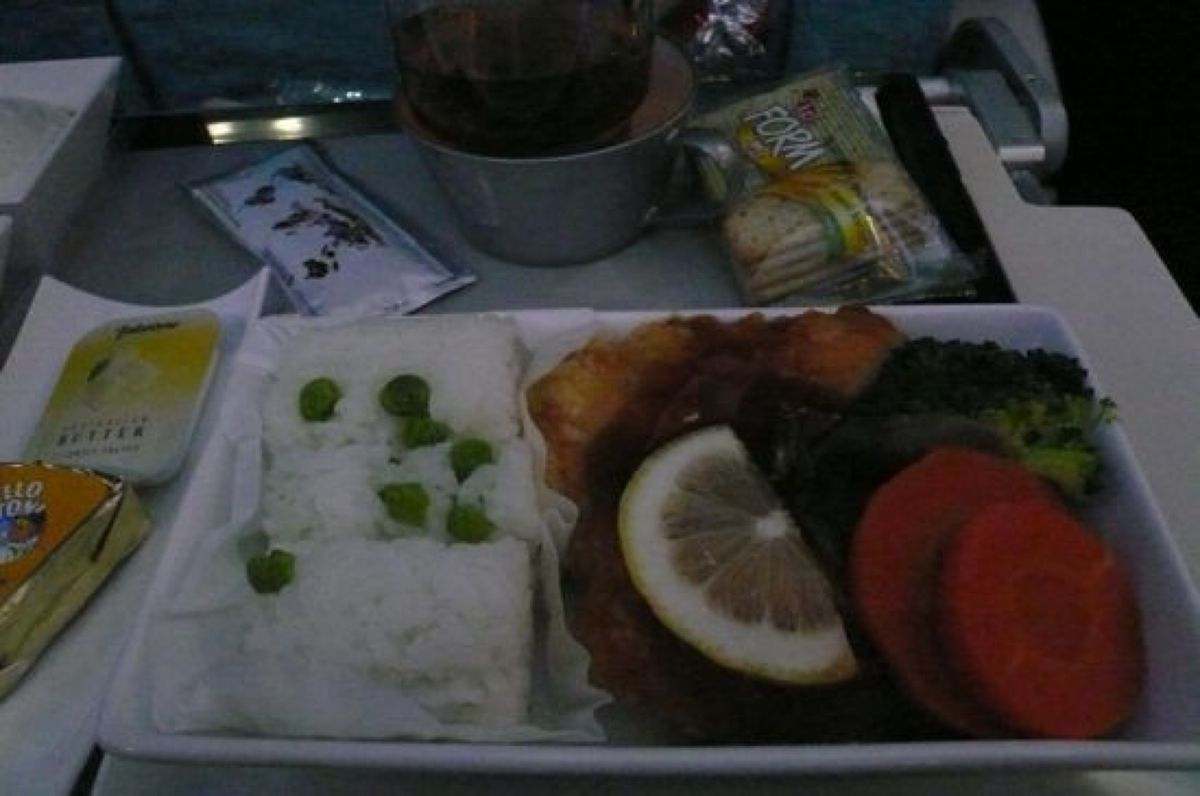 ★機内食

８日間と言っても出発時間は２３時３０分。　
これで１日カウント...