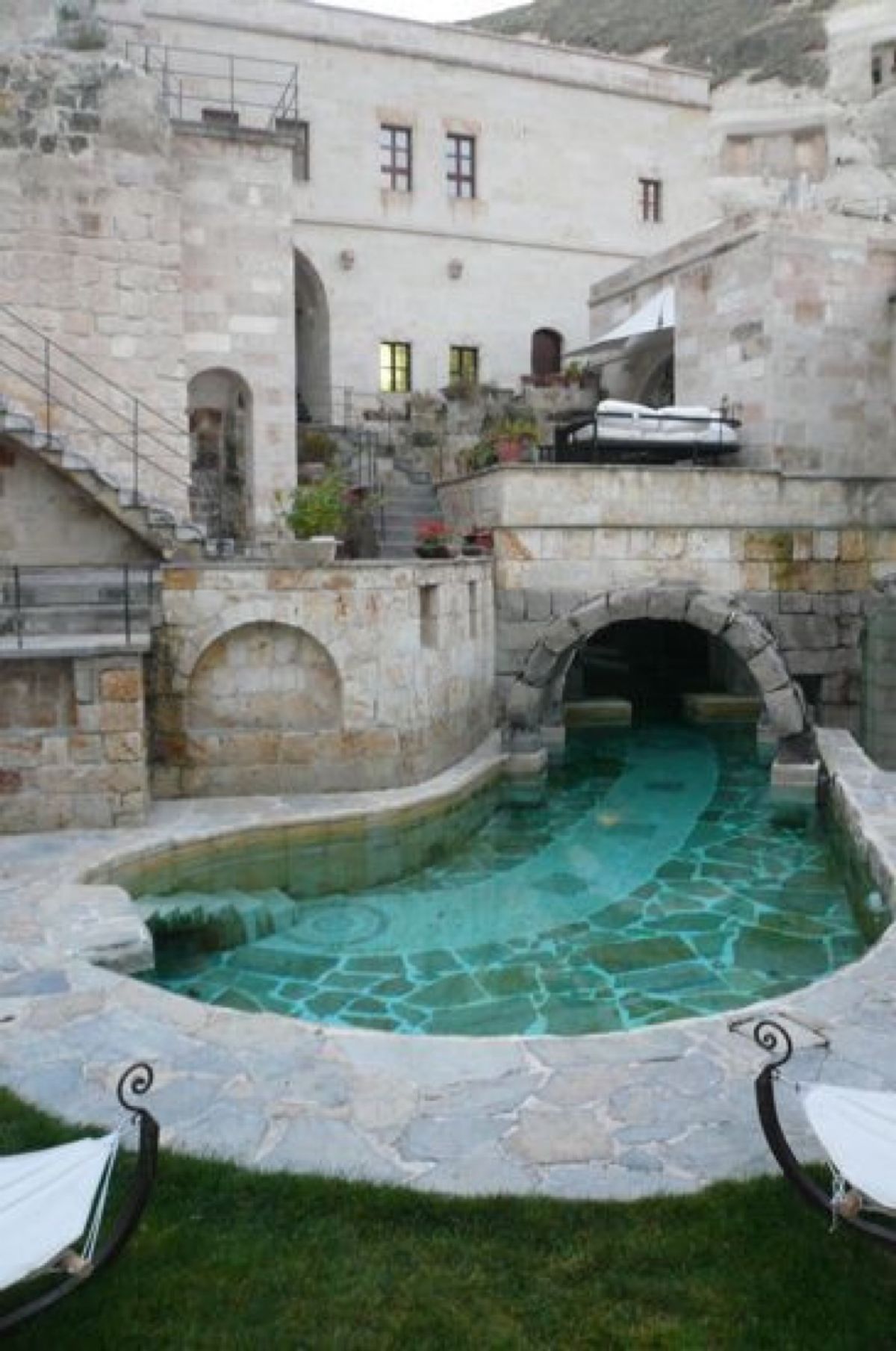 ★5日目

ホテルの敷地内。本当に素敵なホテルです

ワインが出てくる蛇口...