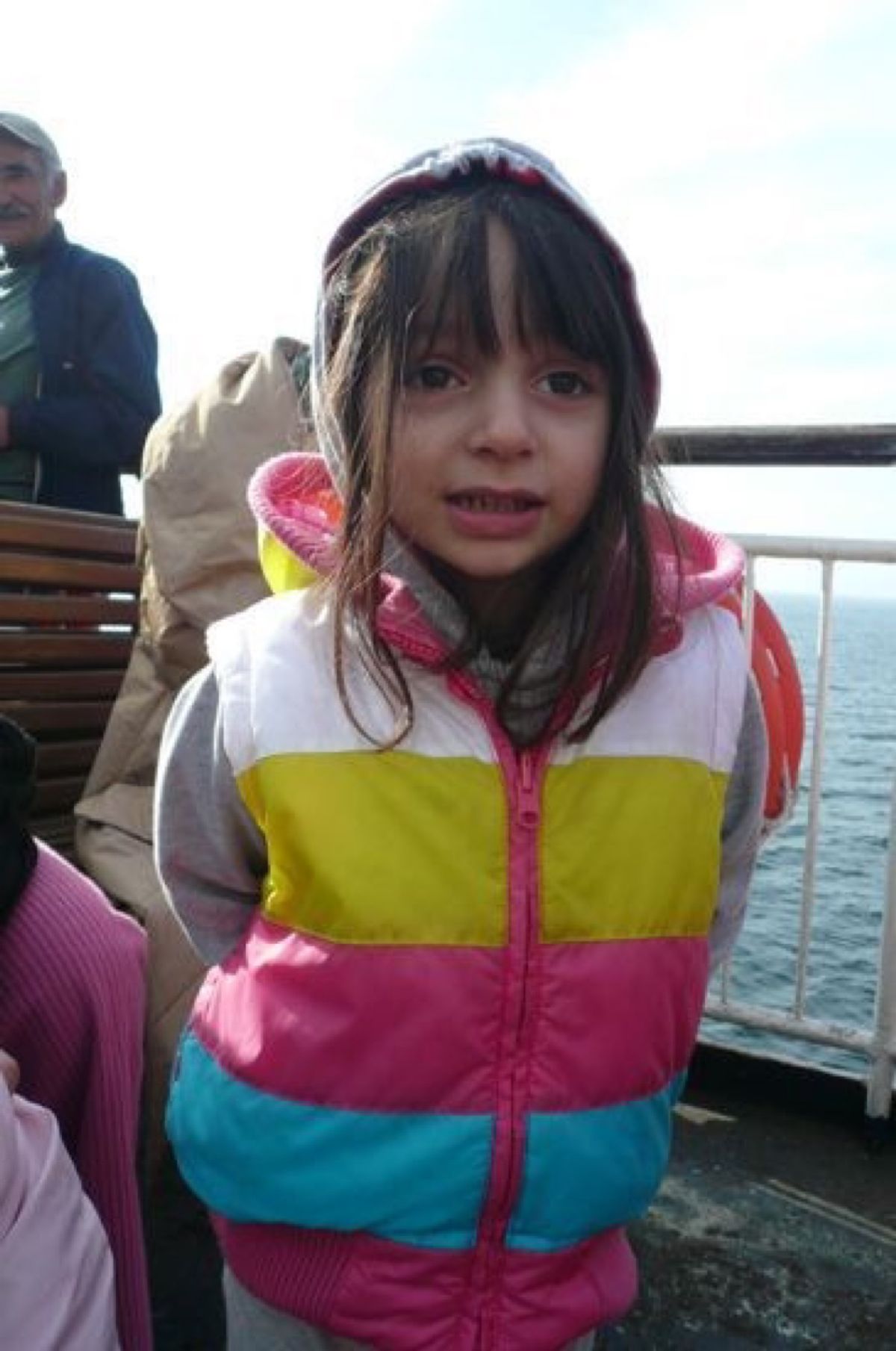 ★2日目

ランチ後は、ダーダネルス海峡をフェリーで渡ります。
乗ってる時...