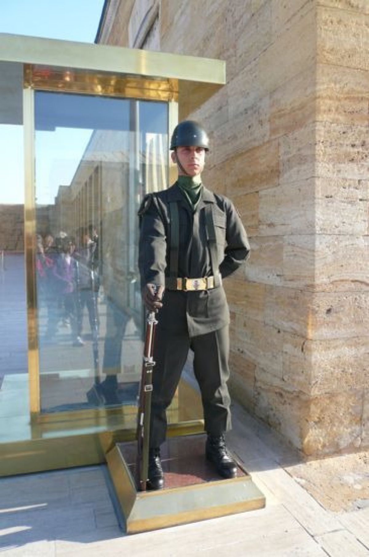 ★6日目

アタチュルク廟へ。
トルコの建国の父と言われた人が眠ってるとの...