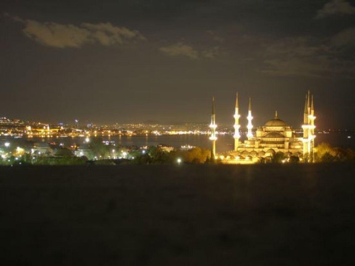 ★6日目

ホテルの最上階で夕食です。暗～い。

何故ならば外の景色を見る...