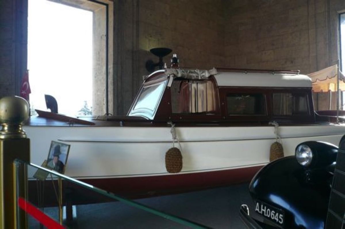 ★6日目

アタチュルク廟の中。

広いです。当時の物も展示してありました。