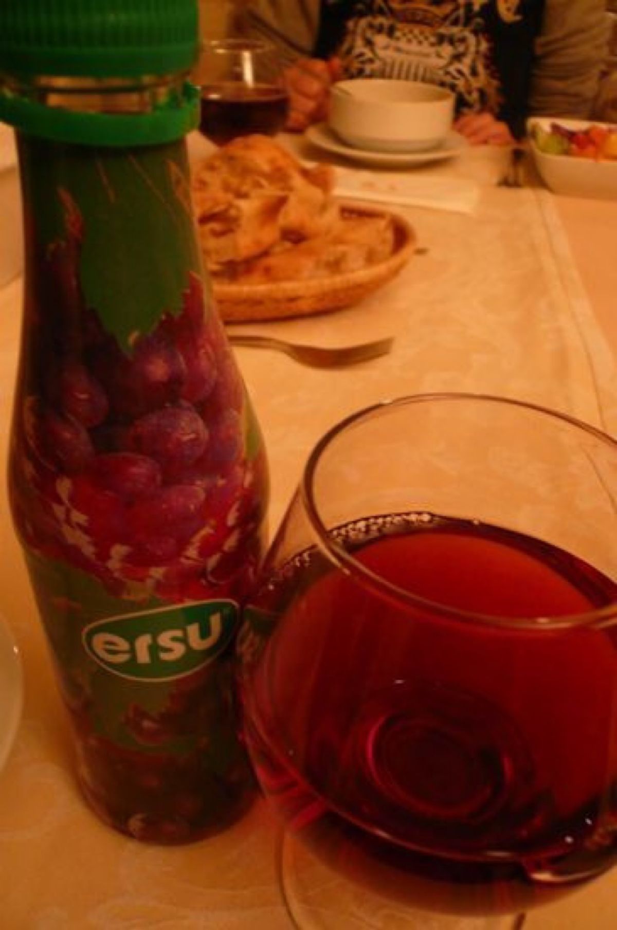 ★4日目

洞窟ホテルでの夕食です。
飲めないので葡萄ジュース🍇🍹

サラ...