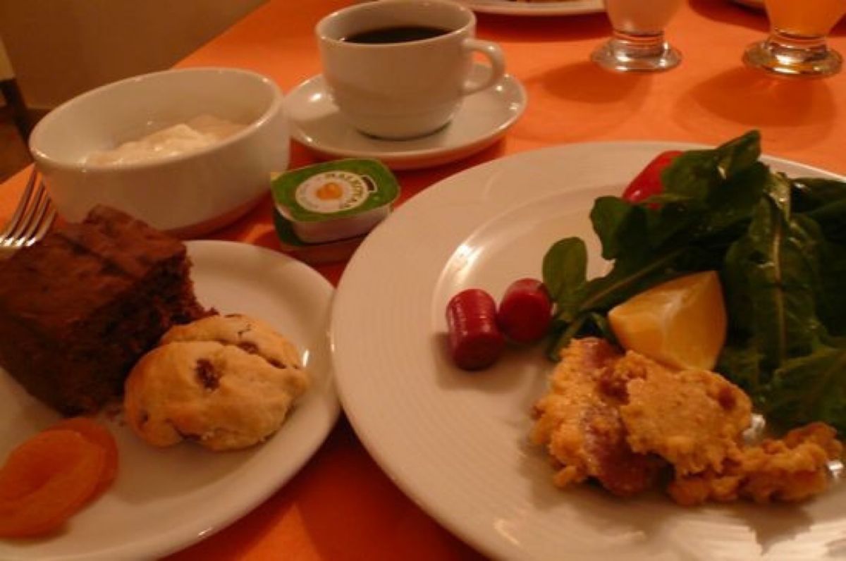 ★2日目

ホテルで夕食。バイキングです。

レンズ豆のスープ。まぁまぁ美...