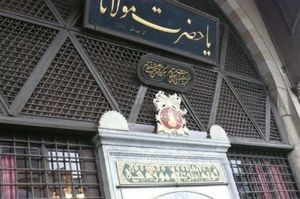 ★4日目

メヴラーナ博物館へ。

中に入る時は、ビニールの靴カバーを着け...