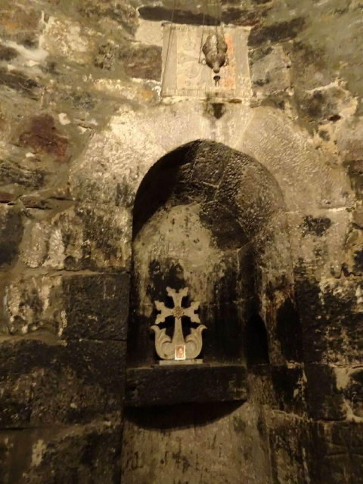 1枚目はホルヴィラップ修道院から見たアララト山で、トルコとの国境がわかりま...