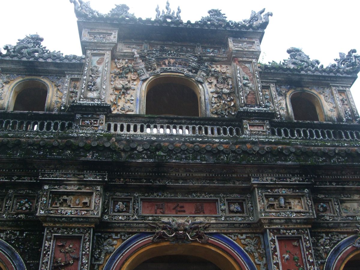 フエは年末は雨季の真っ只中でした。夏服で行ったら寒かった。北とも南とも気候...