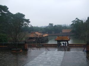 フエは年末は雨季の真っ只中でした。夏服で行ったら寒かった。北とも南とも気候...