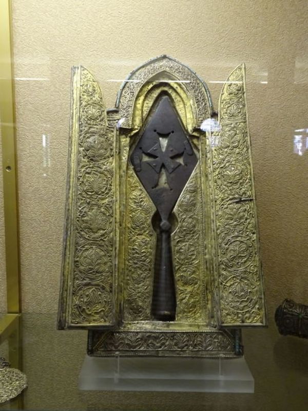 アルメニア・エチミアジン「世界遺産「エチミアジンの大聖堂と教会群及びズヴァルトノツの考古遺跡」」の写真:1枚目はエチミアジン大聖堂博物館のロンギ...