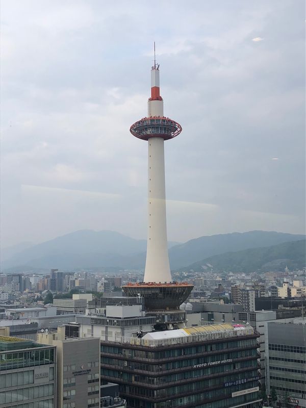 日本・京都府「そうだ京都へ寄り道の旅」の写真：京都タワーと京都の食