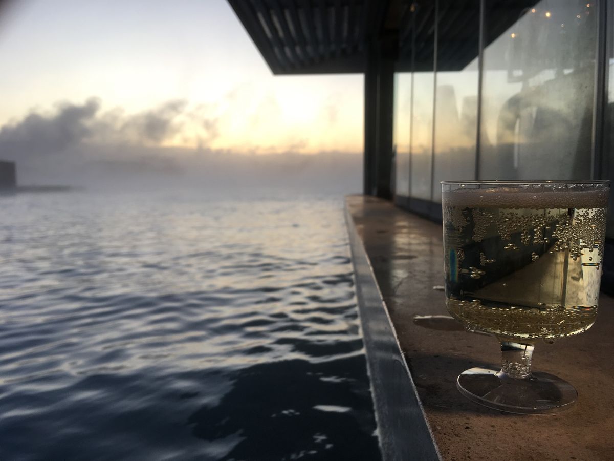 アイスランドの旅の締めはブルーラグーン

直前だったため希望の時間に予約が...