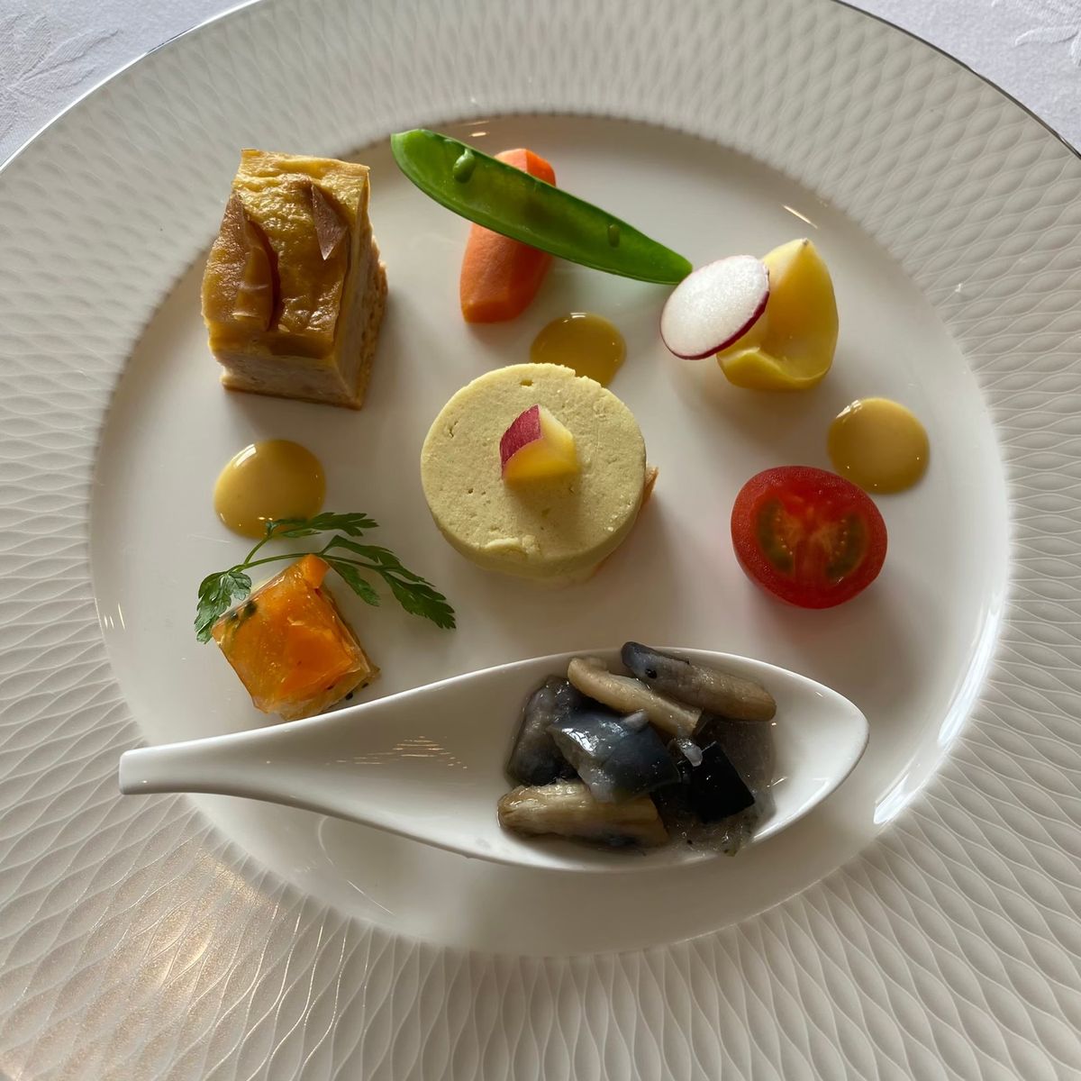 ホテルニューアワジにてランチ