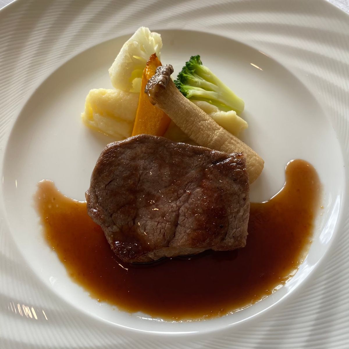 ホテルニューアワジにてランチ