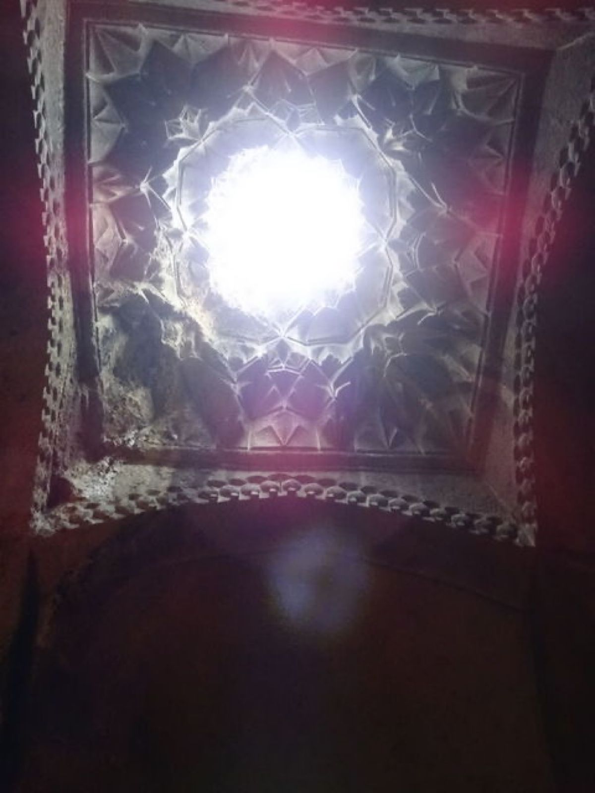 1枚目はゲガルド修道院、2枚目はゲガルド修道院の至聖所、3枚目はゲガルド修...