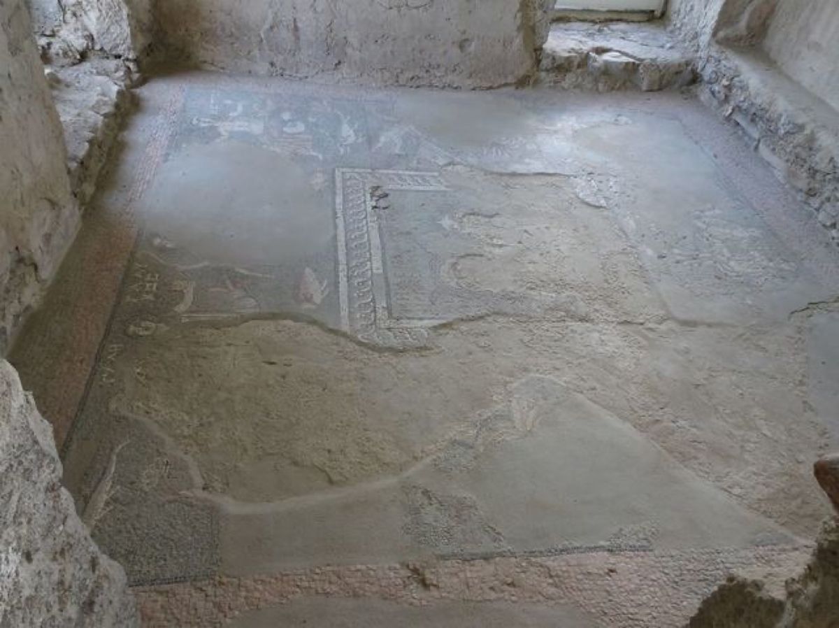 1枚目と4枚目はガルニ神殿、2枚目はガルニ神殿の天井、3枚目はガルニ神殿の...