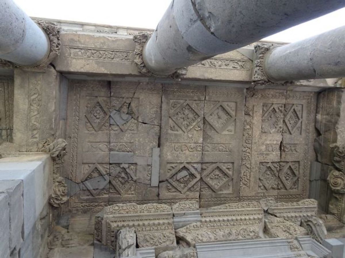 1枚目と4枚目はガルニ神殿、2枚目はガルニ神殿の天井、3枚目はガルニ神殿の...