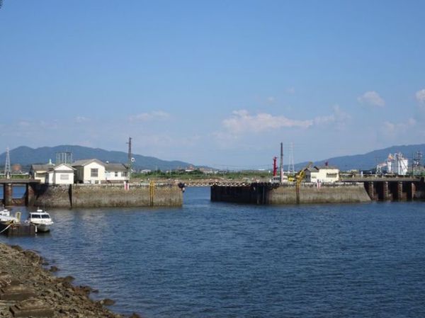 日本・福岡「世界遺産「明治日本の産業革命遺産 製鉄・製鋼、造船、石炭産業:三池炭鉱宮原坑、三池炭鉱専用鉄道敷跡、三池港」」の写真:1枚目は三池港の閘門、2枚目は三池炭鉱専...
