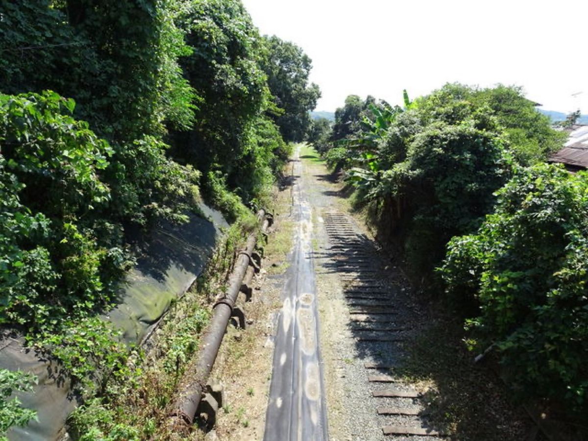 1枚目は三池炭鉱宮原坑、2枚目は三池炭鉱宮原坑の第二竪坑捲揚機室、3枚目は...