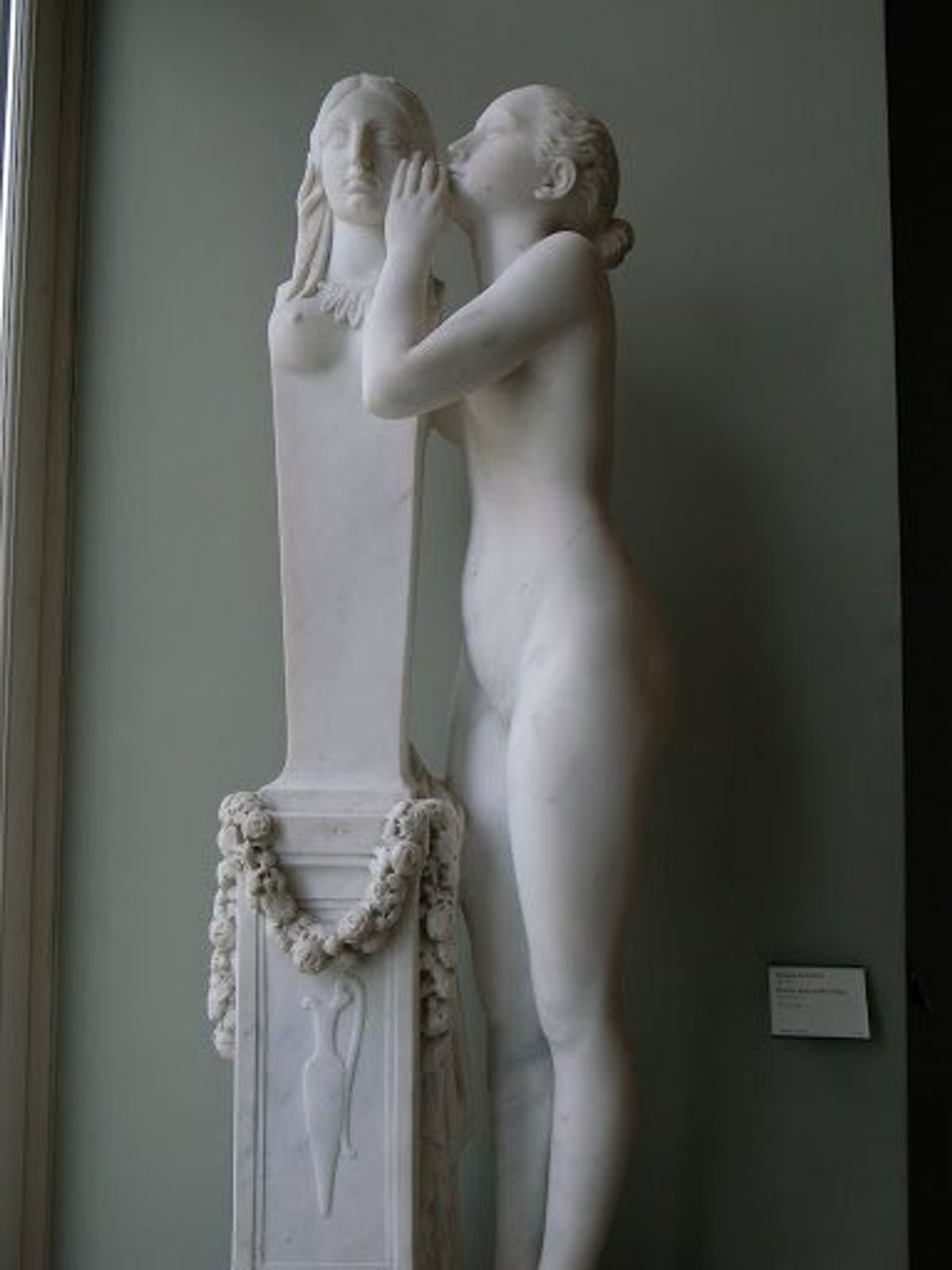 7日はルーブル美術館に行ったらしい。ゴテゴテの装飾がついた華美なものが山程...