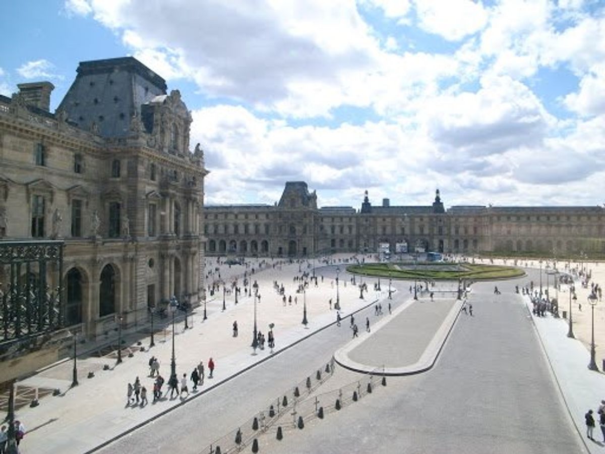 7日はルーブル美術館に行ったらしい。ゴテゴテの装飾がついた華美なものが山程...