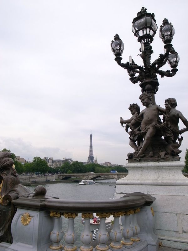 フランス「欧州周遊（フランス）」の写真：ふらふら歩いてたら遠くにエッフェル塔が見...