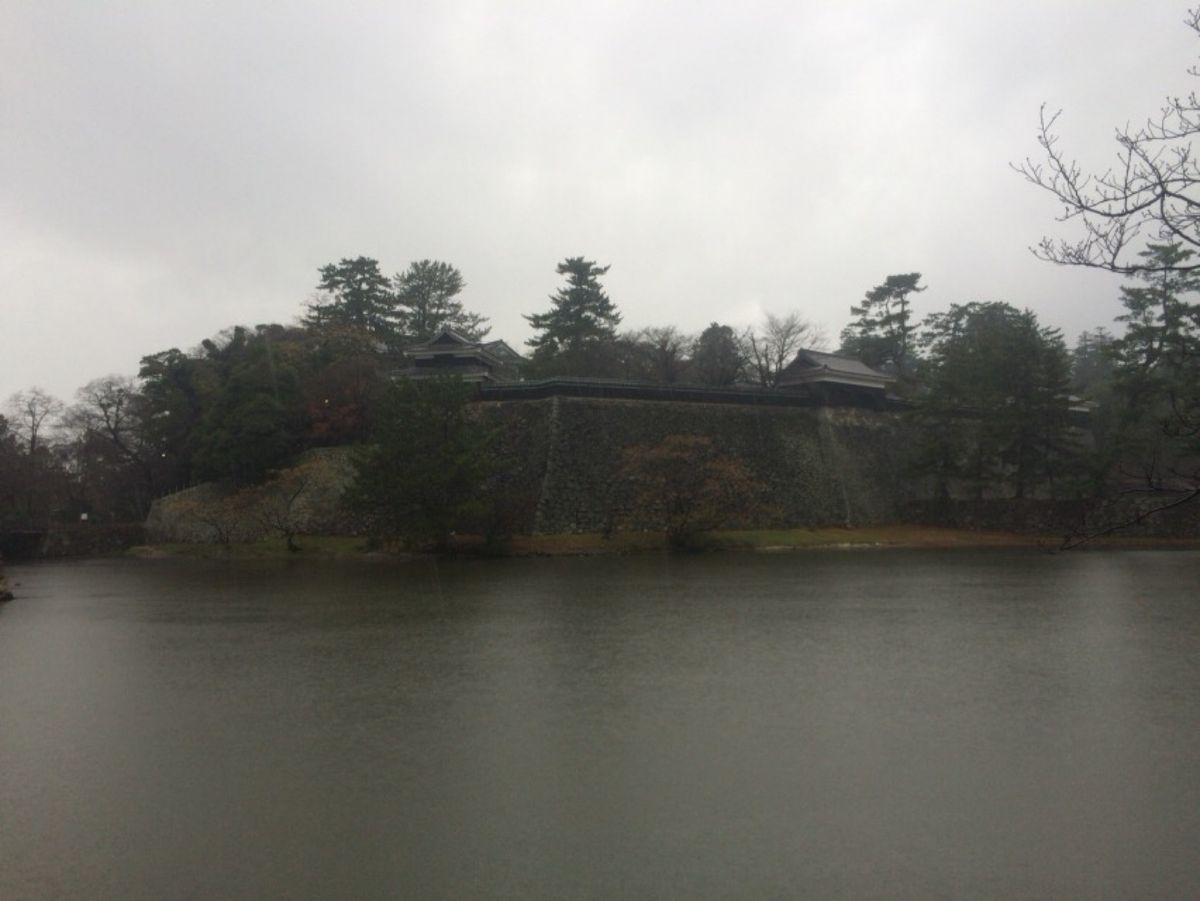 雨の松江城。
この時だけやたら大雨。