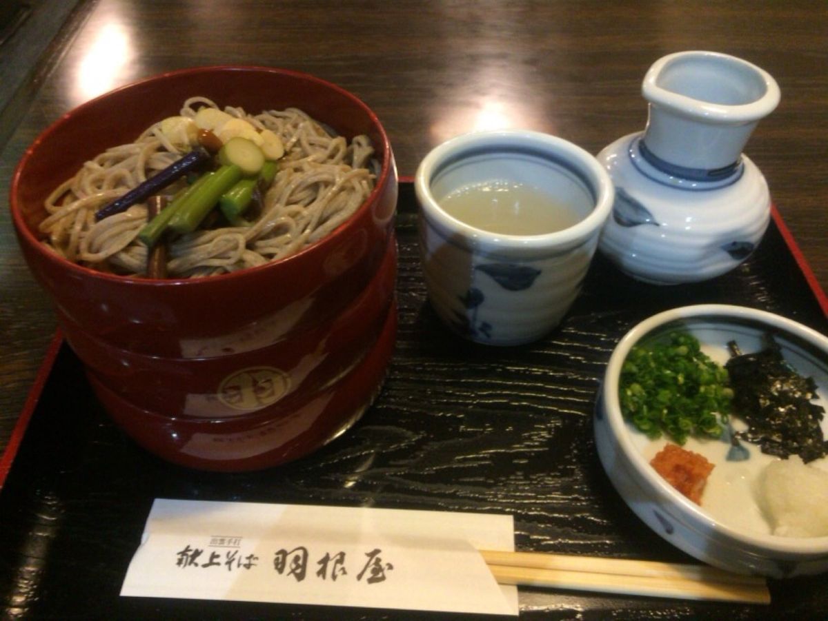 2日目のブランチは羽根屋さんで出雲そば。
時間の都合でダッシュで行ってマッ...
