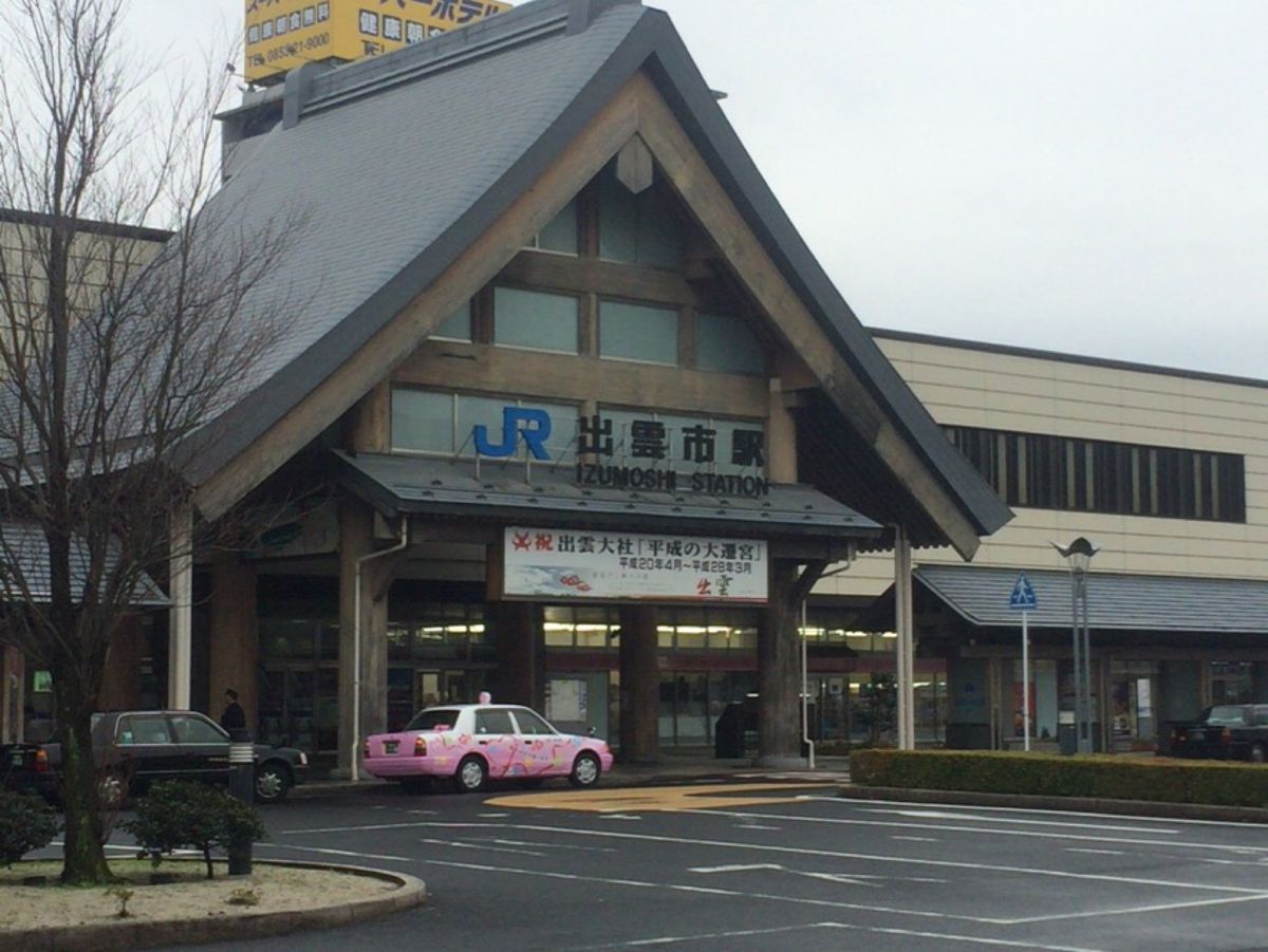 2日目のブランチは羽根屋さんで出雲そば。
時間の都合でダッシュで行ってマッ...