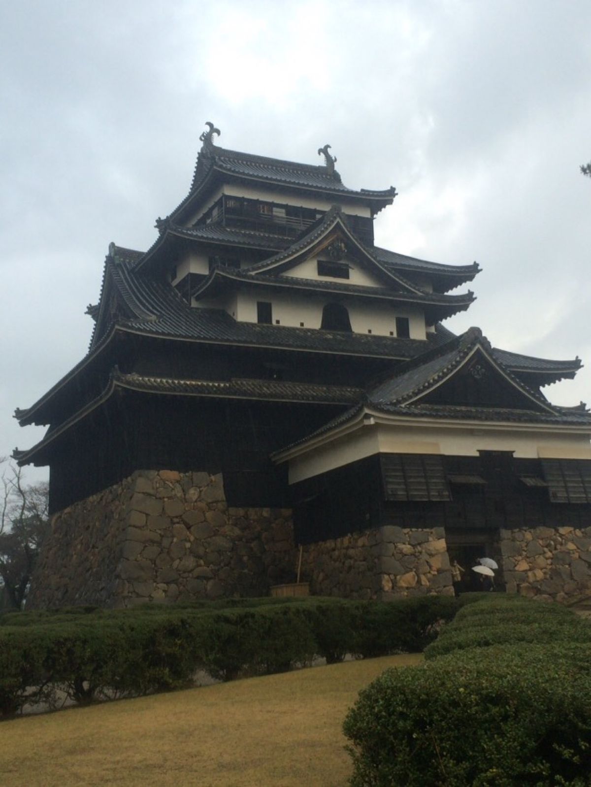雨の松江城。
この時だけやたら大雨。