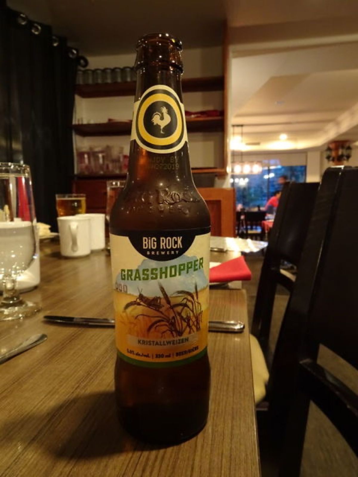 1枚目はアルバータ牛のステーキで、2枚目はバンプ近辺でよく飲まれるビールで...