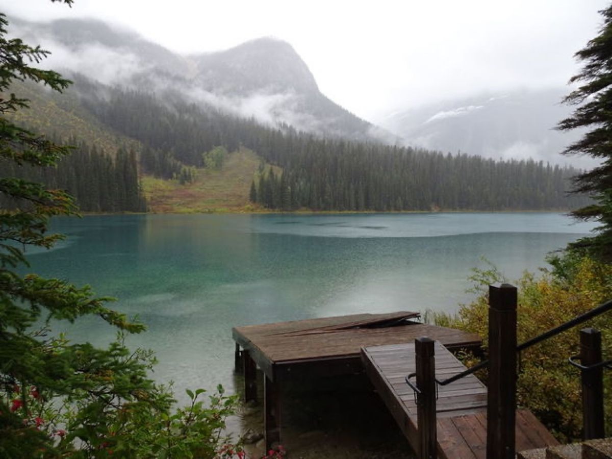 1枚目はナチュラル・ブリッジとキッキング・ホース川、2枚目はキッキング・ホ...